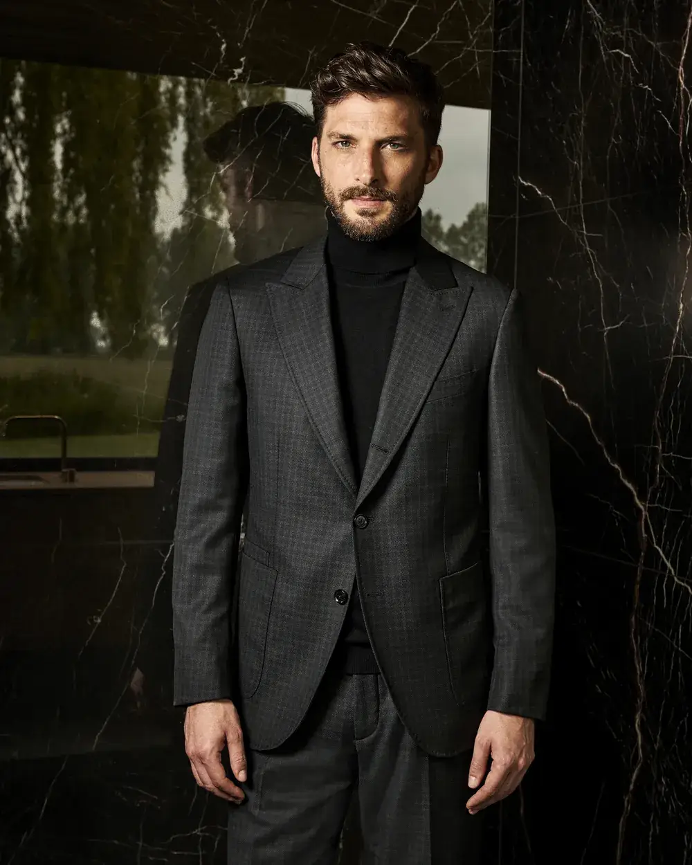 Scabal Eton sötét öltöny garbóval